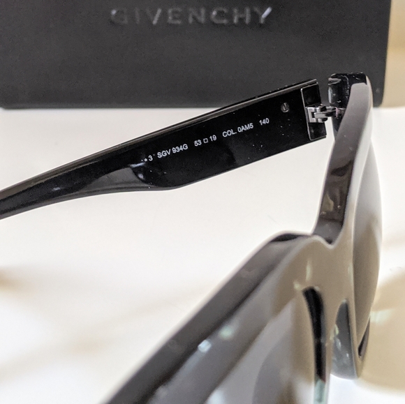 GIVENCHY Oversized Black Sunglasses - Picture 9 of 10